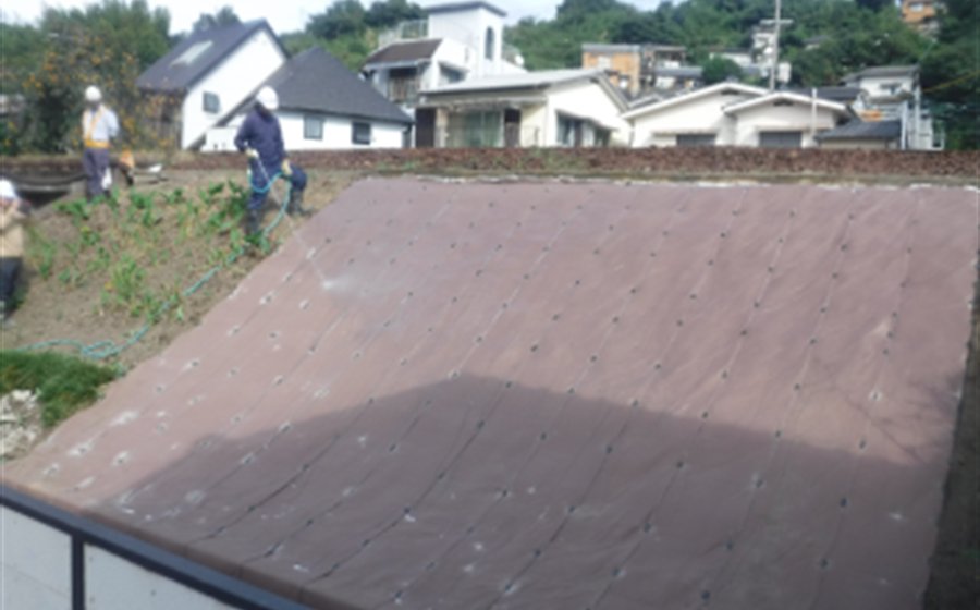 ドライマット施工時の散水状況